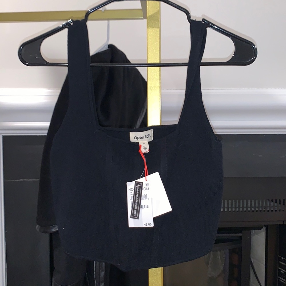 Women’s Black cropped sweater like top